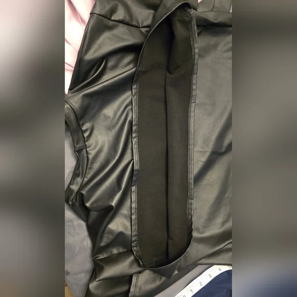 Fashion Nova Chloe Faux Leather Short Set Black Size Medium - Picture 5 of 7